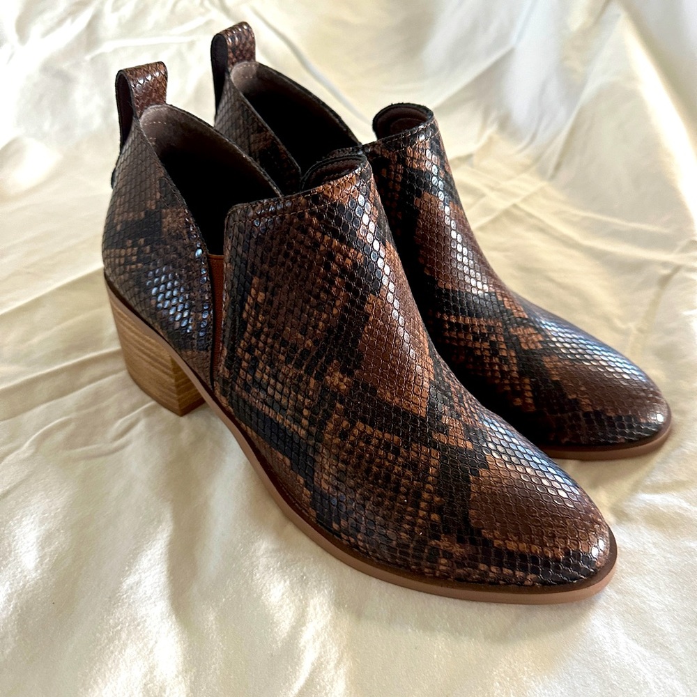 Steve Madden - Ankle Booties - “Rader”